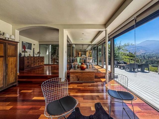 Venta Casa Lo barnechea Moderna casa con increíble vista en condominio Golf Lomas de la Dehesa