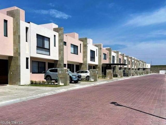 Venta Casa Lomas del Marqués, con 3 recámaras y amenidades