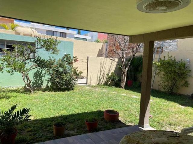 VENTA CASA LOS FRESNOS LEÓN GTO: 4 RECÁMARAS, 300 M2 TERRENO Y GRAN UBICACIÓN