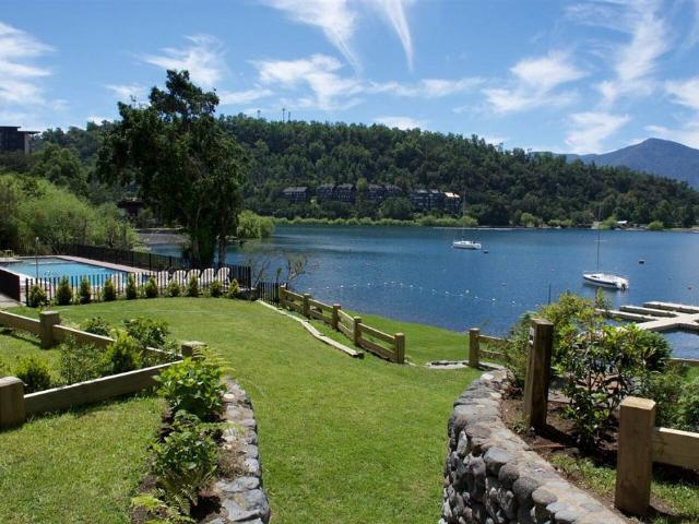 Venta Casa Pucón Linda casa en condominio con acceso al lago y marina a pasos del centro