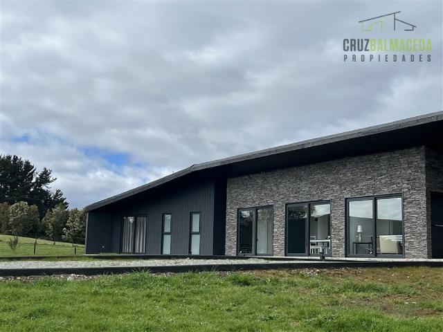 Venta Casa Puerto varas Amplia y como nueva, condominio cerrado con seguridad 24 hrs