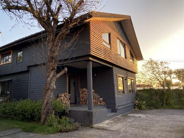Venta Casa Puerto montt Amplia Casa en Calle Regimiento a pasos del Jumbo