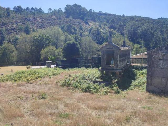 VENTA CASA PARA RESTAURAR EN PORRIÑO