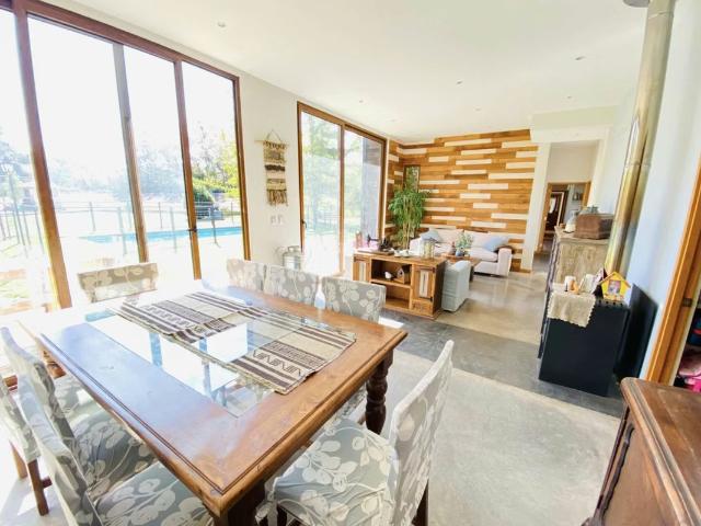 Venta casa parcela moderna cercana colegios trewhelas pucalan san nicolas diacono | 4 dormitorios por 14800.00 en Colina