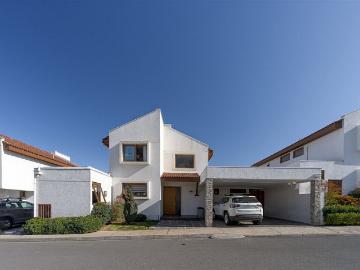 Venta Casa Peñalolén Alvaro Casanova Condominio Cumbres
