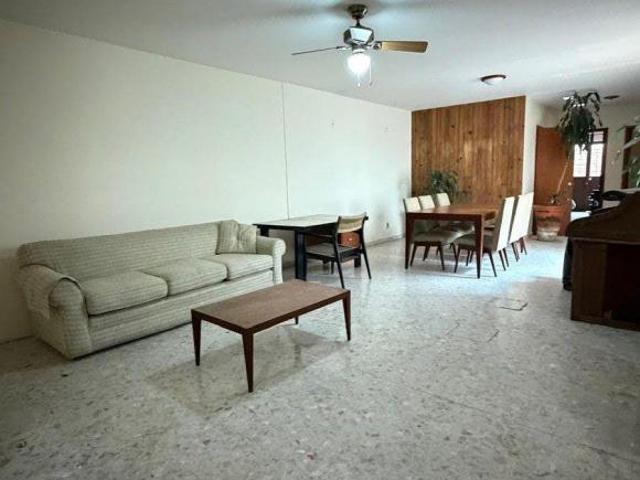 VENTA Casa Principal + Estudio independiente en