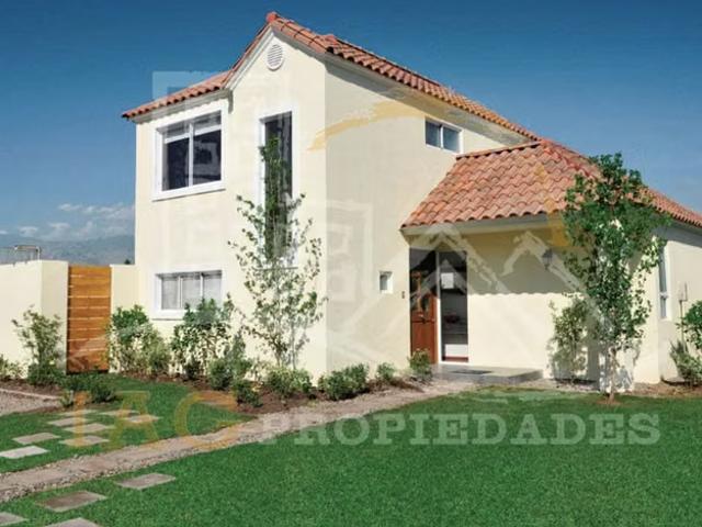 Venta casa provenzal santa elena chicureo colegio pumahue trewhelas pucalan | 3 dormitorios por 7390.00 en Colina