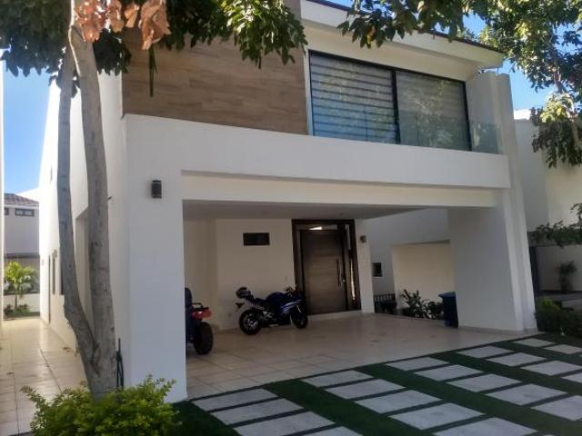Venta Casa Residencial Cluster San Javier, La Primavera a 80m de Casa Club