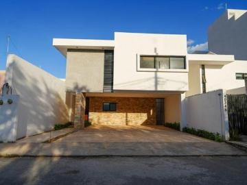 Venta Casa Residencial De 3 Recamaras Y Alberca, Santa Gertrudis Copo, Mérida