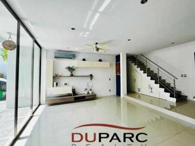 Venta Casa Residencial El Cielo, 3 Rec + Cuarto de Servicio + Paneles Solares