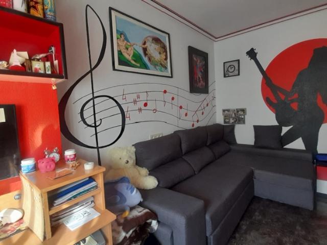 Venta casa semicéntrica