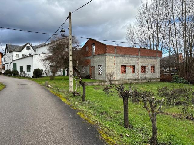 VENTA CASA SEÑORIAL CON FINCA Y ANEJOS EN CACABELOS