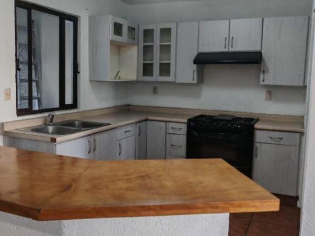 VENTA CASA SOLA EN TZOMPANTLE CUERNAVACA
