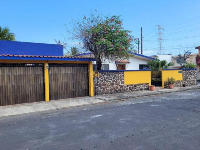 VENTA CASA VERACRUZ FRACC FLORESTA 1 NIVEL ESQUINA ZONA ALTA LADO SOMBRA