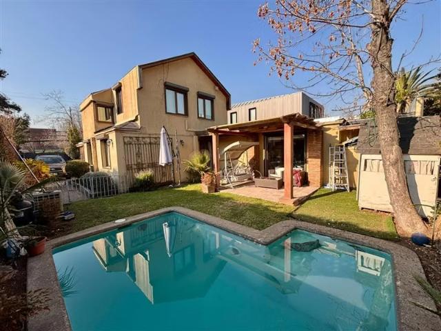 Venta casa Vitacura cuatro dormitorios más servicio | 4 dormitorios por 20900.00 en Vitacura