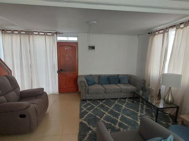 Venta Casa Viña del mar Casa en Venta en Canal Beagle, Viña del Mar: 2 Dormitorios, Estacionamiento y Excelente Conectividad