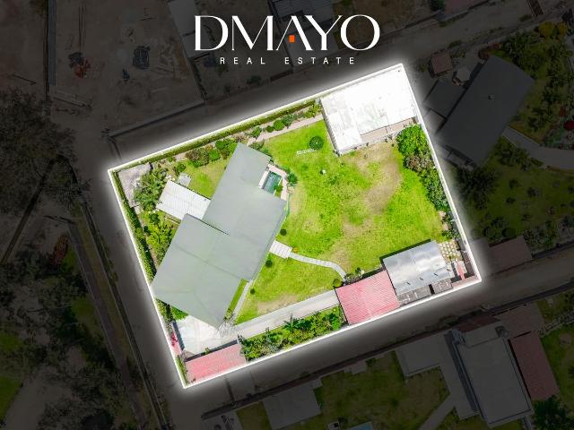 Se Vende Casa y Terreno con Piscina 1850 m2, Moderna, De Lujo Pachacamac