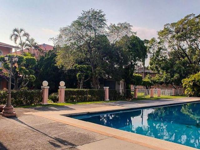 Zona Sumiya Casa en Venta amueblada, 4 recámaras, una en planta baja, jacuzzi, jardín privado