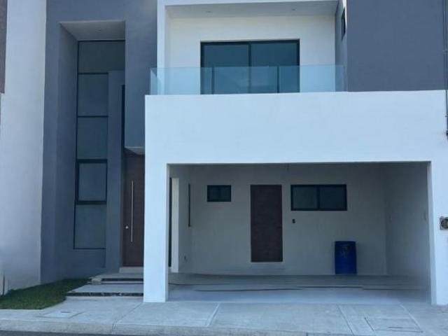 VENTA CASA 208 M2 DE TERRENO EN FRACC CERRADO