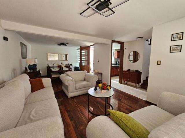 VENTA CASA 2 RECAMARAS MUY AMPLIAS CON BAÑO Y CLOSETS C/U EN COL MORELOS PACHUCA