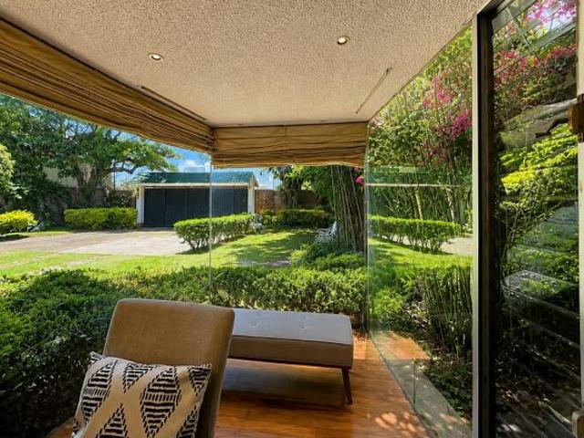 Venta | Casa | 350 m² construcción | Elevador y 5 estacionamientos | Florida