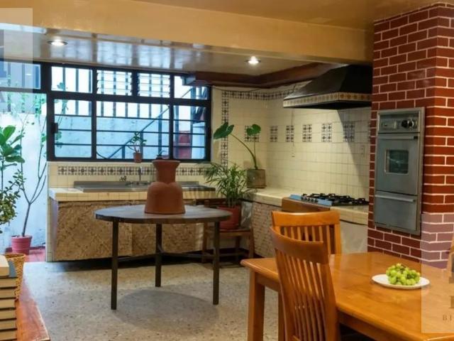 VENTA CASA 377 m? COL. ROMA SUR, ALCALDIA CUAUHTEMOC