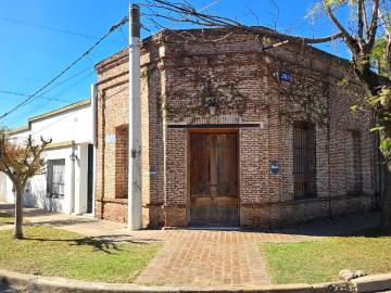 Venta Casa 3 dormitorios, 1 cochera, 225m2, Azcuénaga 100, San Antonio de Areco, Buenos Aires | Argenprop