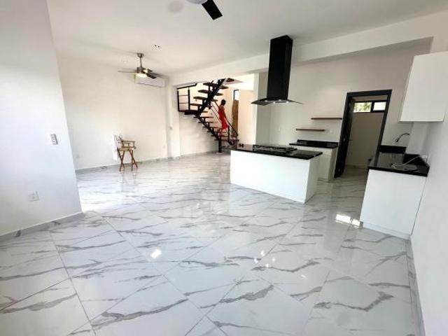 VENTA CASA 3 REC. ARBOLADA