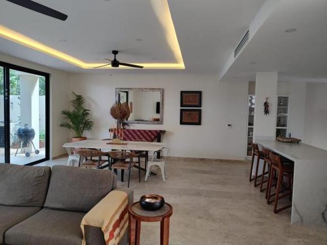 VENTA CASA 3 REC. VIA CUMBRES CANCUN