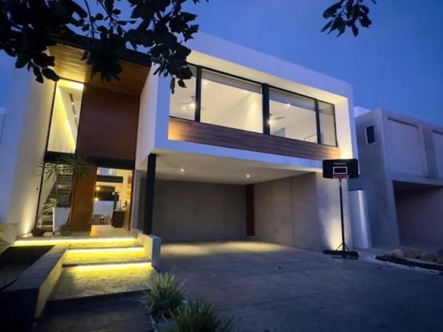 VENTA CASA 3 RECÁMARAS SÚPER EQUIPADA,ALBERCA Y AMENIDADES PRIVADA PARQUE NATURA MERIDA NORTE