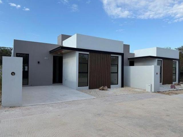 VENTA CASA 3 RECAMARAS 1 PLANTA EQUIPADA,CON AMENIDADES Y VIGILANCIA EN PRIVADA CONKAL