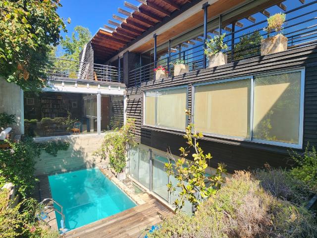 Venta casa 3D+3B+Piscina+3 pisos Los Almendros Poniente/Huechuraba