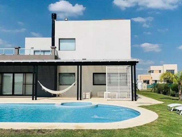 VENTA CASA 4 AMBIENTES EN BARRIO LA ALAMEDA CANNING ? 450m?