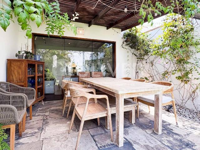 Venta casa 4 dormitorios condominio privado Chacarilla Surco