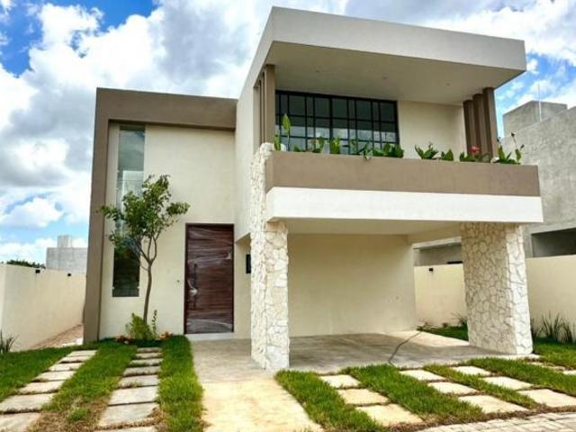 VENTA CASA 4 RECÁMARAS JARDÍN ALBERCA Y AMENIDADES SOLUNA TEMOZÓN NORTE
