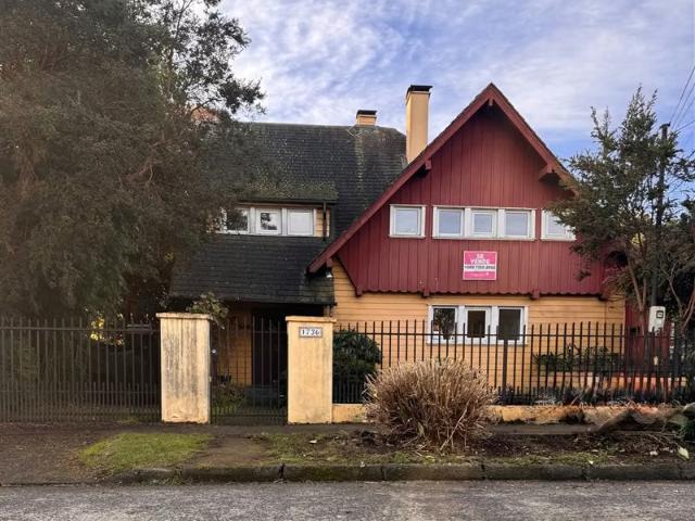 Venta Casa 4D/5B, Población Adolfo Matthei, Osorno. 5 dormitorios por 9200.00 en Osorno