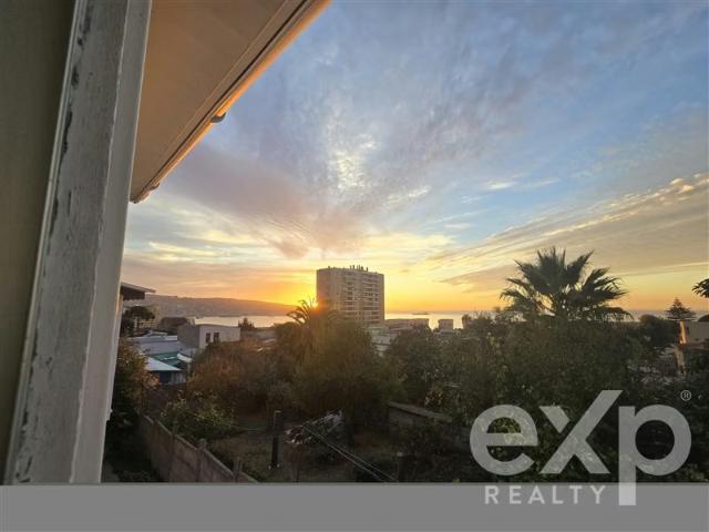 Venta casa 4d 2b cerca univ Sta Maria | 4 Dormitorios por 140000. 00 en Valparaíso