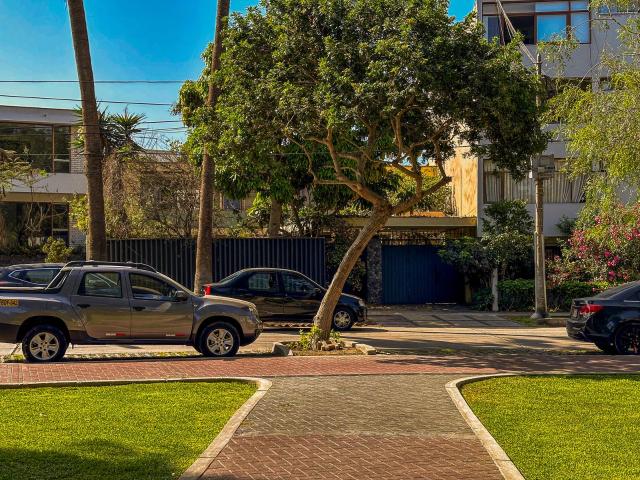 Venta casa 500 m2 Miraflores ubicacion premium cerca a Benavides