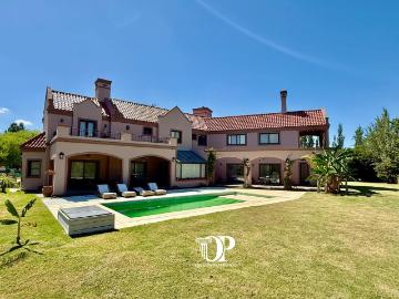 VENTA CASA 9 AMBIENTES PREMIUM PISCINA 473 MTS LOTE 1844 MTS San Eliseo Golf Country San Vicente