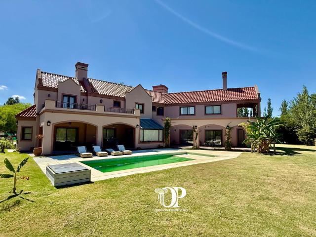 VENTA CASA 9 AMBIENTES PREMIUM PISCINA 473 MTS LOTE 1844 MTS San Eliseo Golf Country San Vicente