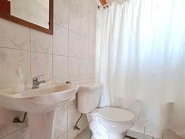 Venta Casa/Hostal, 13D/7B, cercano a Clínica Alemana, Osorno | 13 dormitorios por 6300.00 en Osorno