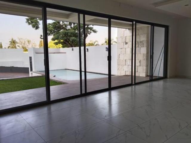 VENTA DE 4 CASAS NUEVAS EN ZONA DORADA DE CUERNAVACA