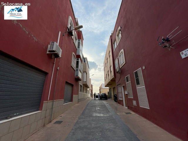 Venta de 8 Pisos + Ático + 7 Garajes en Almería