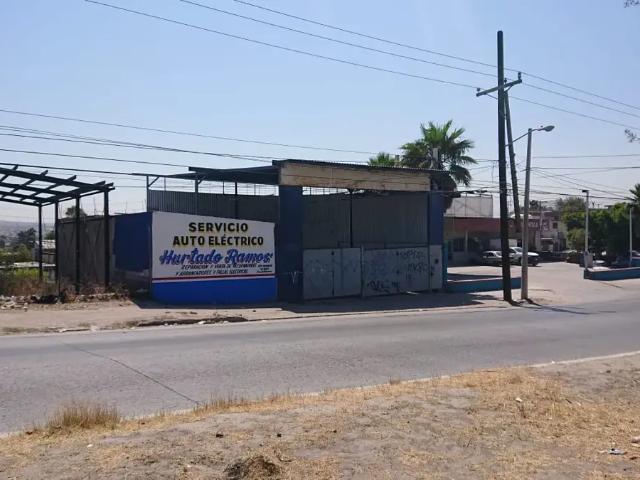 Venta de Taller en Avenida Comercial en Tijuana con Amplio Terreno