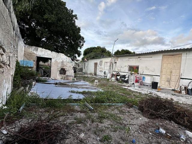 VENTA DE TERRENO A LA ALTURA
