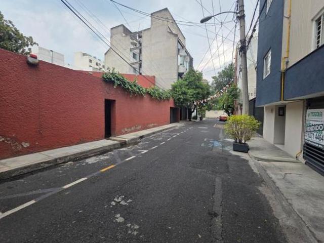 Venta de terreno / casa habitacional en calle cerrada, atrás de Parque Hundido