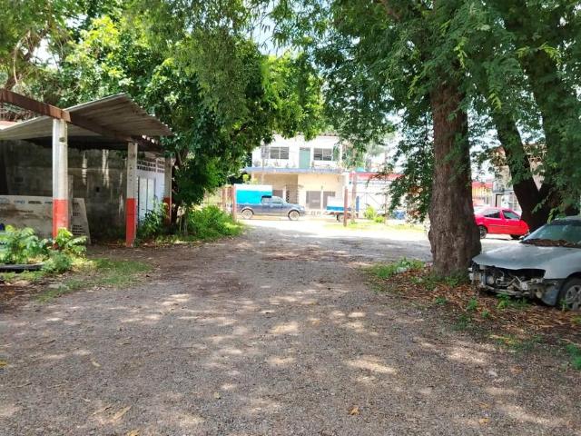 Venta De Terreno Con 2 Locales Comerciales En El Primer Cuadro De La Ciudad En Tuxtepec Oaxaca