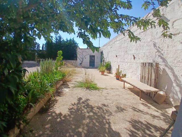 VENTA DE TERRENO CON VARIAS CONSTRUCCIONES