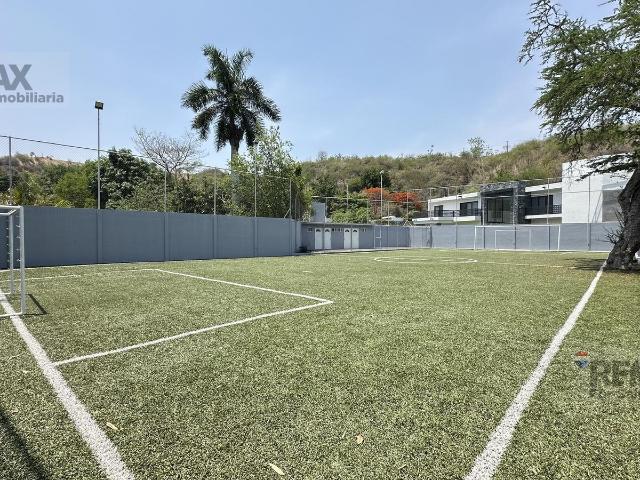 Venta de terreno, con cancha de futbol funcionando, Tequesquitengo, Morelos?Clave 6248