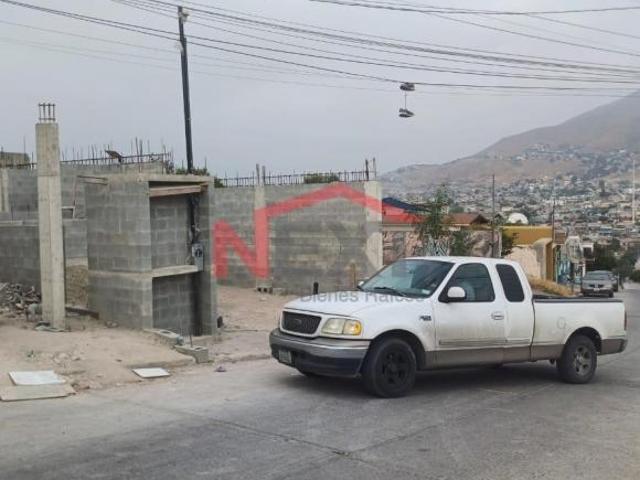 VENTA DE TERRENO CON CONSTRUCCION FLORIDO 1RA SECC. TIJUANA B.C